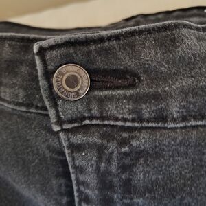 Levi's Women's Black Washed Capris
